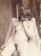 Fotografia atribuïda a Otto Schmidt.  http://www.artvalue.com/auctionresult--attributed-to-schmidt-otto-184-akte-6-2594570.htm